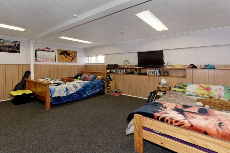 Photo of property in 2 Pamela Place, New Lynn, Auckland, 0600