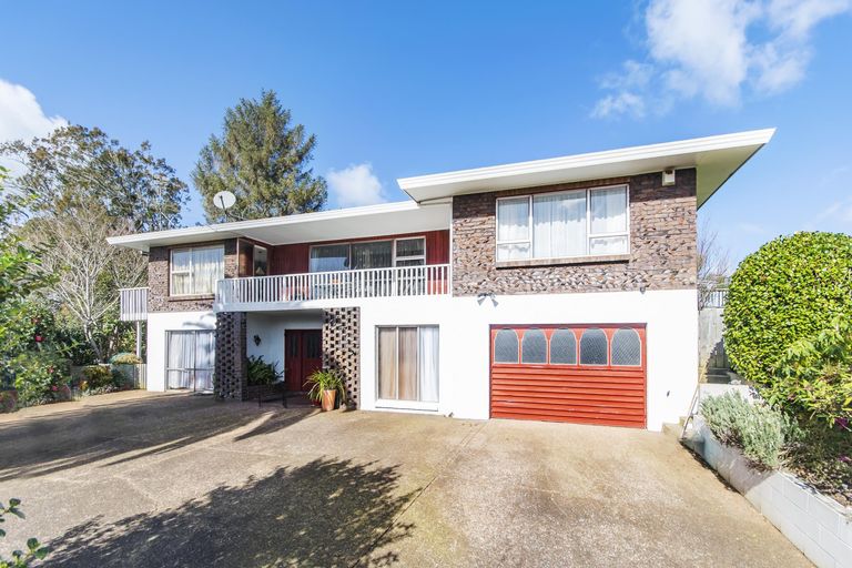 Photo of property in 2 Hogan Street, Pukekohe, 2120