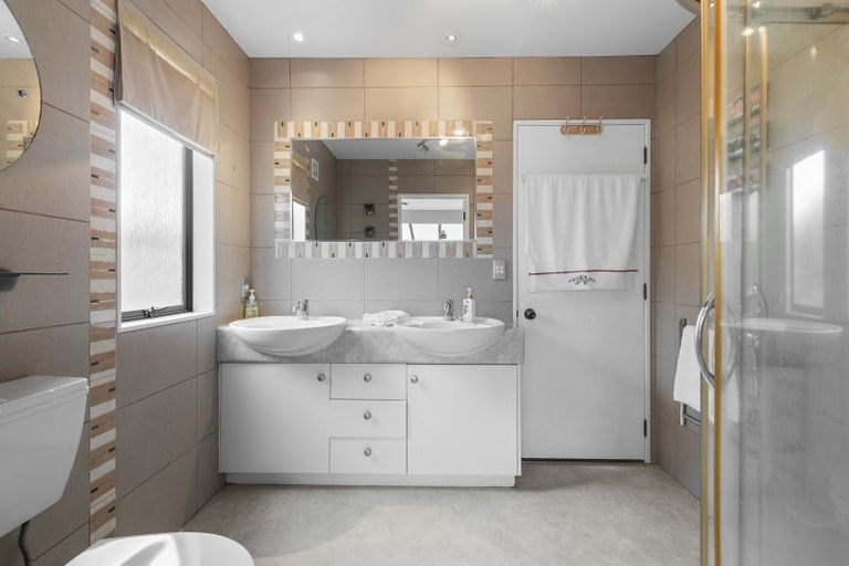 Photo of property in 39 Alec Craig Way, Gulf Harbour, Whangaparaoa, 0930