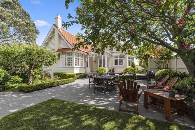 Photo of property in 1 Grove Road, Devonport, Auckland, 0624