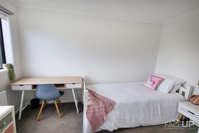 Photo of property in 32/1 Scott Road, Hobsonville, Auckland, 0616