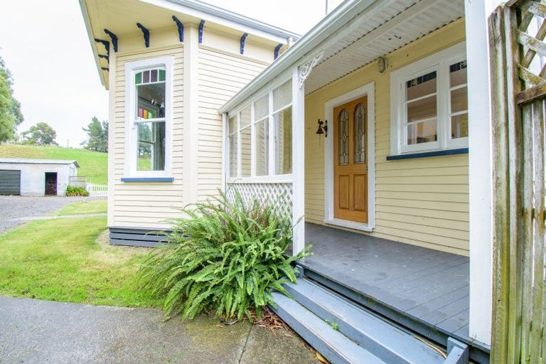 Photo of property in 100 Halcombe Road, Feilding, 4775