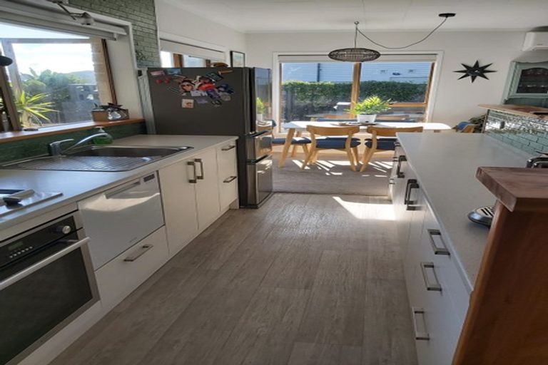 Photo of property in 4b Hillcrest Road, Orewa, 0931