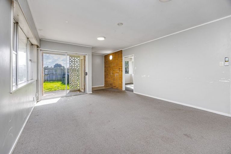 Photo of property in 11 Blanes Road, Weymouth, Auckland, 2103