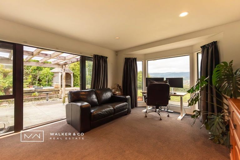 Photo of property in 2 Kirton Drive, Riverstone Terraces, Upper Hutt, 5018