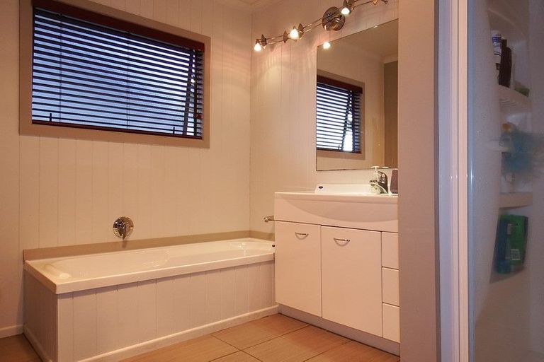 Photo of property in 13 Craig Street, Stratford, 4332