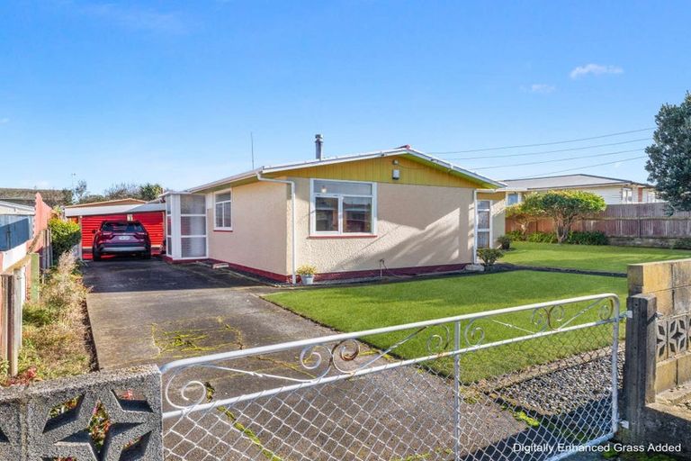 Photo of property in 21 Raupo Street, Castlecliff, Whanganui, 4501