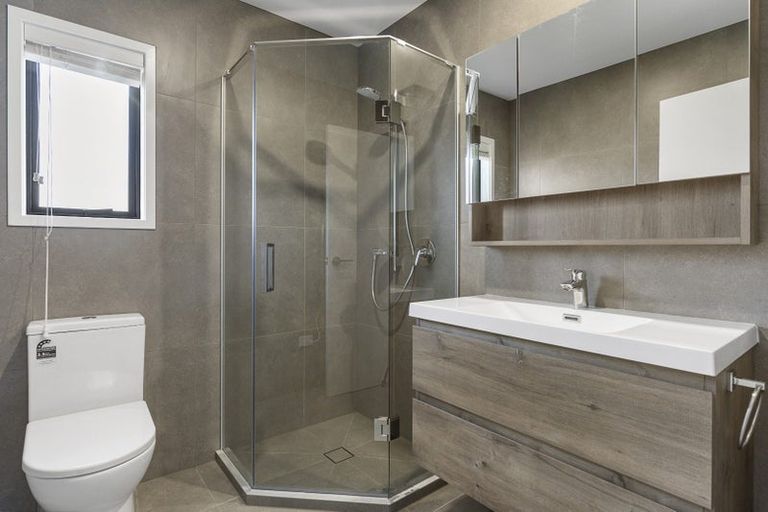 Photo of property in 22b Graham Avenue, Te Atatu Peninsula, Auckland, 0610