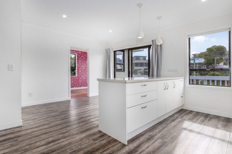 Photo of property in 124 Te Pene Avenue, Titahi Bay, Porirua, 5022