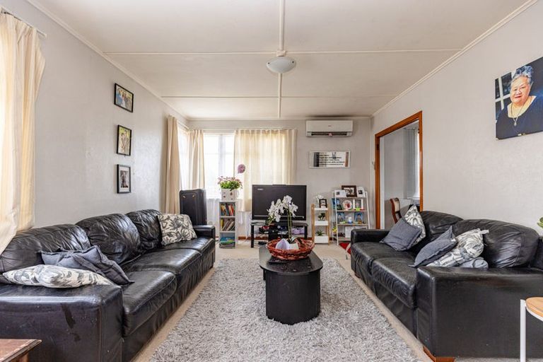 Photo of property in 21 Rira Street, Marton, 4710