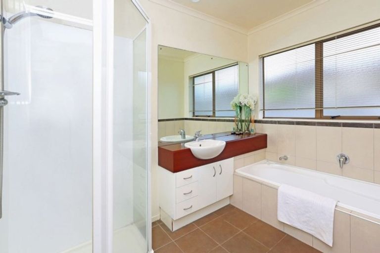 Photo of property in 4 Cambrian Crescent, Flat Bush, Auckland, 2016