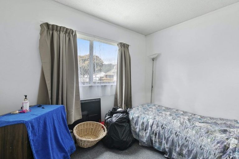 Photo of property in 2/3 Hewer Crescent, Naenae, Lower Hutt, 5011