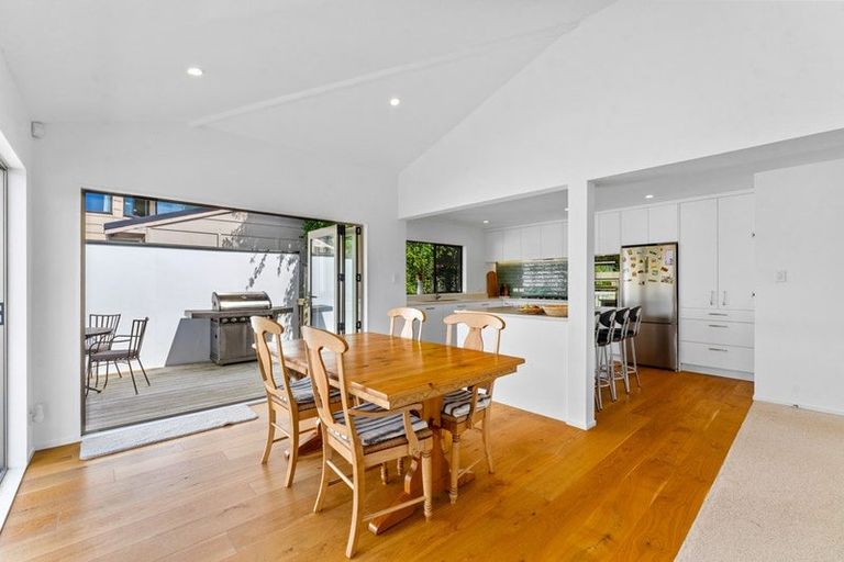 Photo of property in 10 Mosman Place, Chatswood, Auckland, 0626
