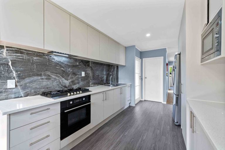 Photo of property in 16 Neems Place, Manurewa, Auckland, 2102