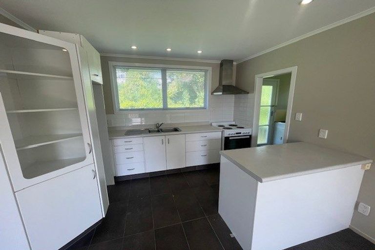 Photo of property in 2/1 Bronwyn Place, Torbay, Auckland, 0630