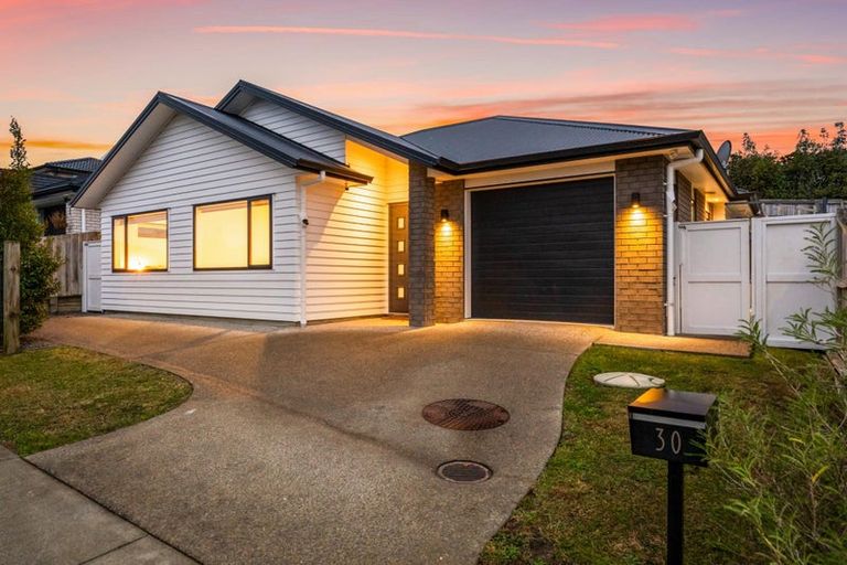 Photo of property in 30 Accolage Boulevard, Kumeu, 0810