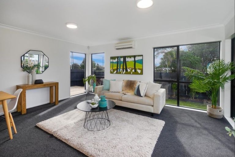 Photo of property in 2/3 Mcintyre Road, Mangere Bridge, Auckland, 2022