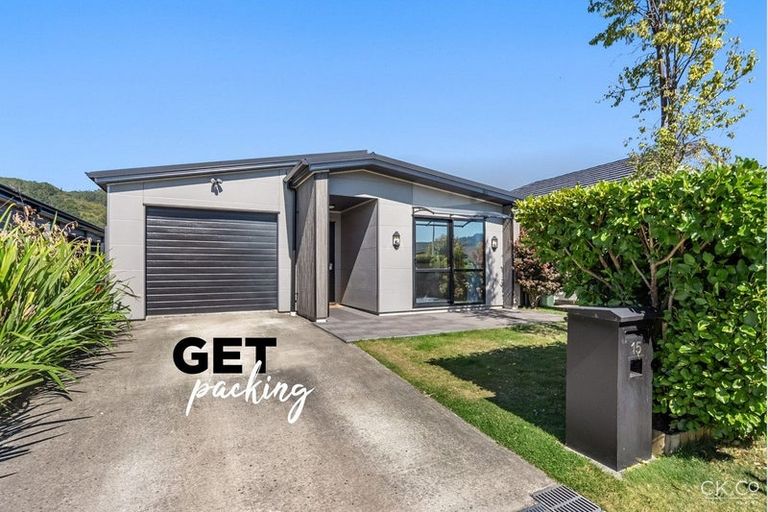 Photo of property in 15 Te Kaeaea Crescent, Wallaceville, Upper Hutt, 5018