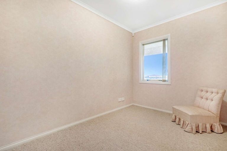 Photo of property in 22 Cobbe Place, Pomare, Rotorua, 3015
