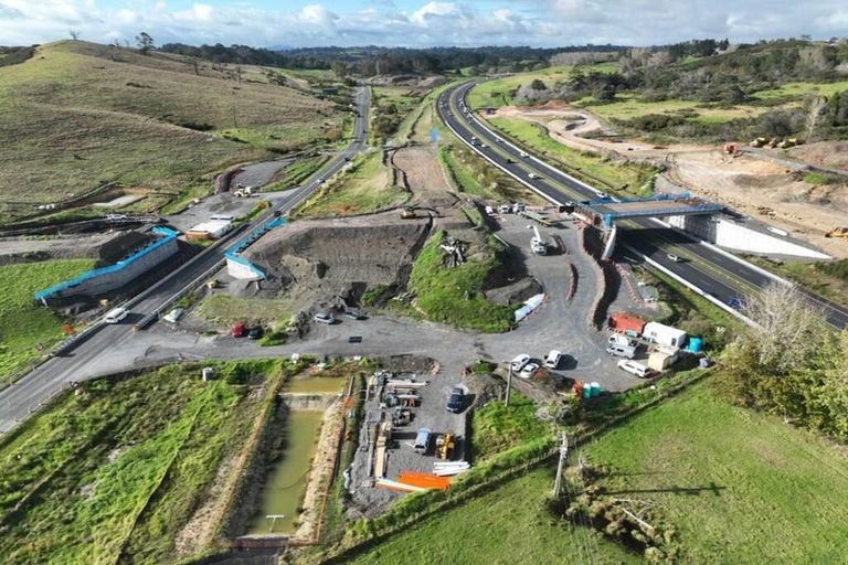 Photo of property in 1364 Whangaparaoa Road, Army Bay, Whangaparaoa, 0930