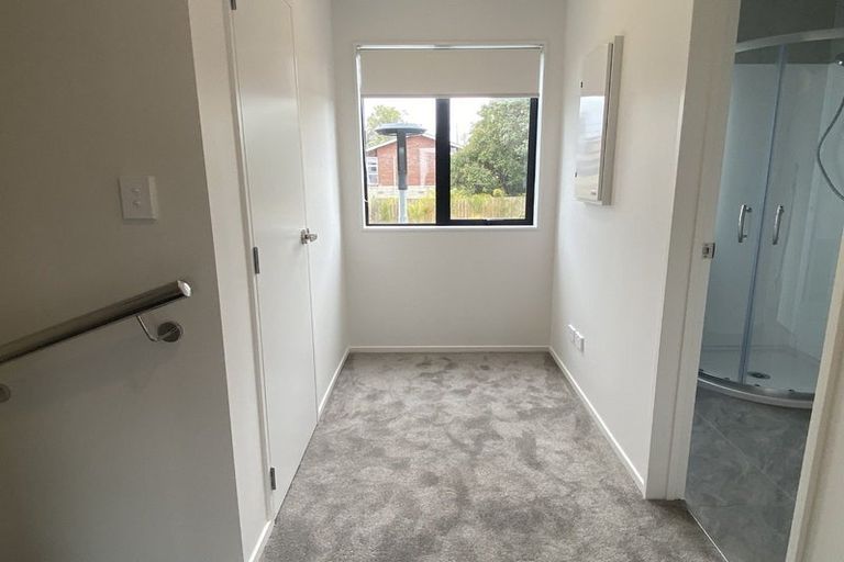 Photo of property in 24 Paetai Lane, Te Atatu Peninsula, 0610