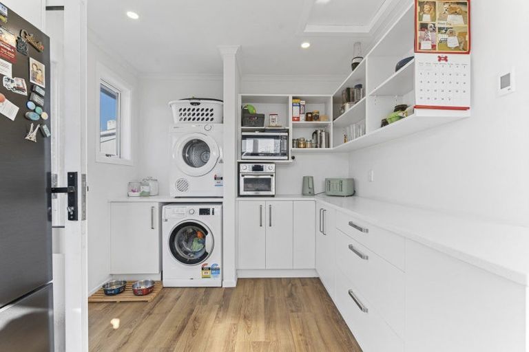 Photo of property in 6 Buckland Place, Spotswood, New Plymouth, 4310