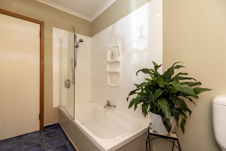 Photo of property in 5 Eatwell Avenue, Paraparaumu Beach, Paraparaumu, 5032