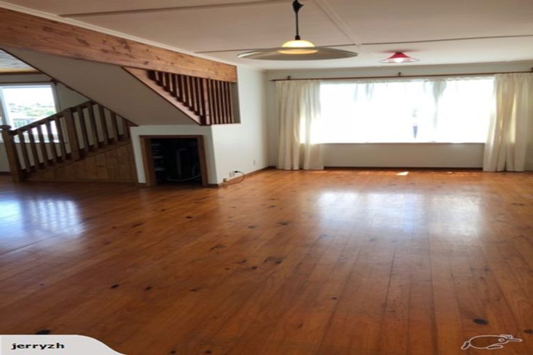 Photo of property in 83 Red Beach Road, Red Beach, 0932