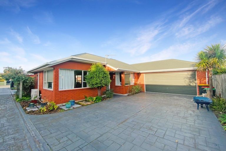 Photo of property in 2/126 Opawa Road, Opawa, Christchurch, 8023