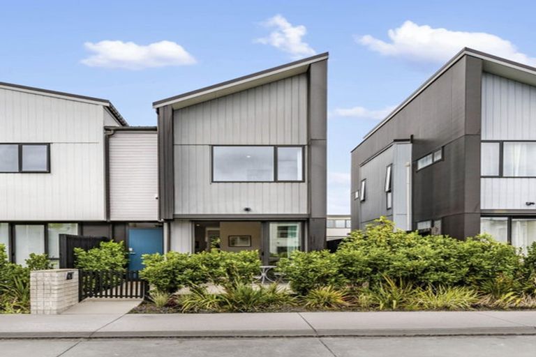 Photo of property in 10 Walter Merton Road, Hobsonville, Auckland, 0616