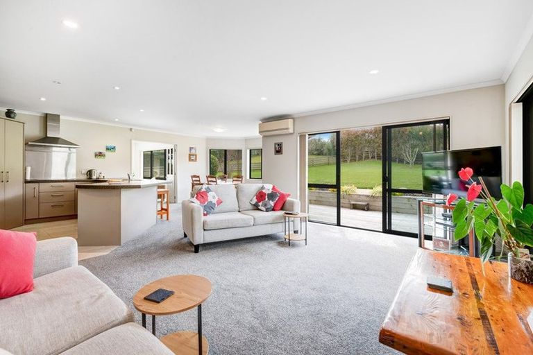 Photo of property in 16 Omana Avenue, Shelly Beach, Helensville, 0874