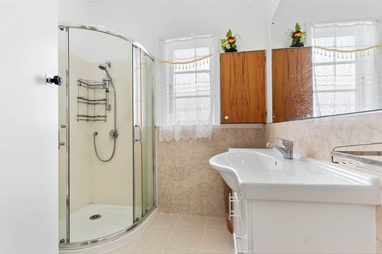 Photo of property in 50a Megan Avenue, Pakuranga Heights, Auckland, 2010