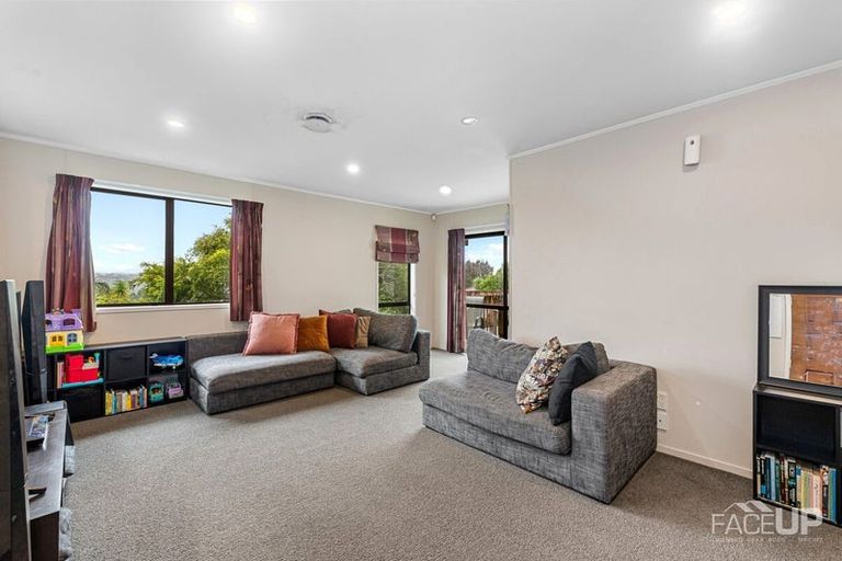 Photo of property in 10 Pahi Place, West Harbour, Auckland, 0618
