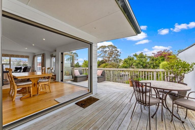 Photo of property in 10 Mosman Place, Chatswood, Auckland, 0626
