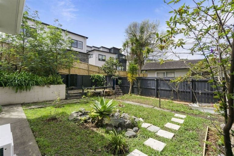 Photo of property in 2/47 Hogans Road, Glenfield, Auckland, 0629