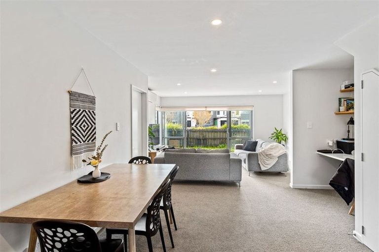 Photo of property in 3 Longueval Lane, Broomfield, Christchurch, 8042