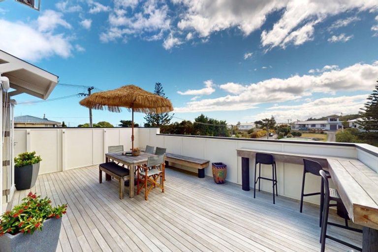 Photo of property in 112 Kahukura Avenue, Waitarere Beach, Levin, 5510