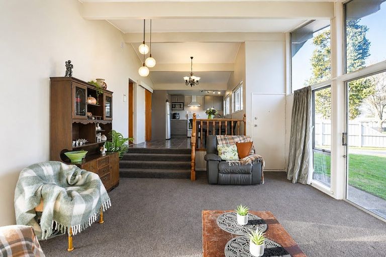 Photo of property in 76 Oakfield Crescent, Pukete, Hamilton, 3200