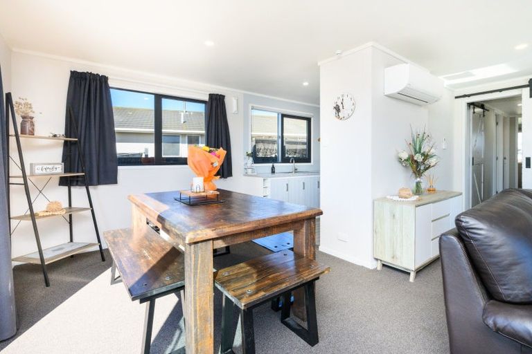 Photo of property in 7 Colonial Place, Kelvin Grove, Palmerston North, 4414