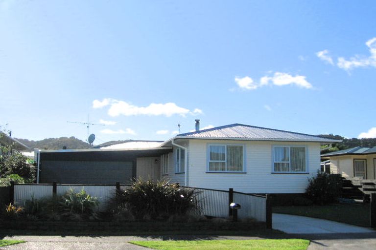 Photo of property in 8 Karamea Grove, Wainuiomata, Lower Hutt, 5014