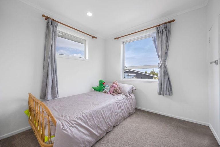Photo of property in 1/12 Seaview Road, Glenfield, Auckland, 0629