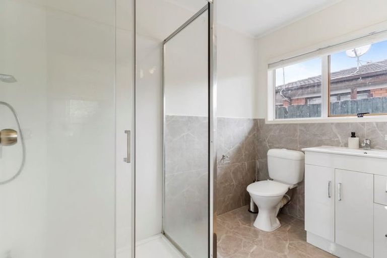 Photo of property in 2/7 Frank Evans Place, Henderson, Auckland, 0610