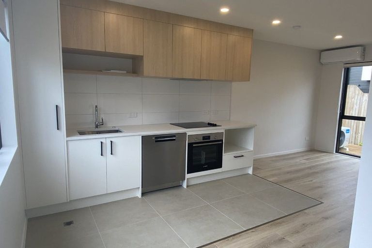 Photo of property in 24 Paetai Lane, Te Atatu Peninsula, 0610