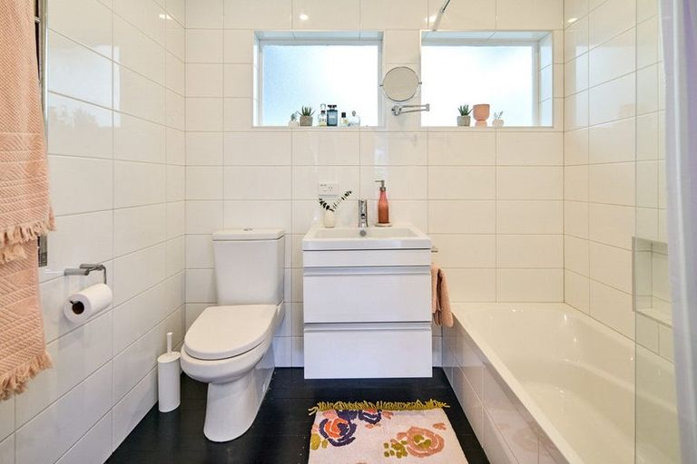 Photo of property in 3 Surrey Street, Tawa, Wellington, 5028