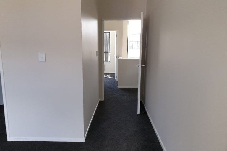 Photo of property in 21 Millcroft Lane, Ranui, Auckland, 0612