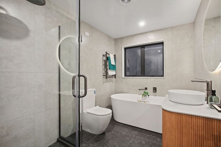 Photo of property in 77a Schoolside Road, Kumeu, 0810