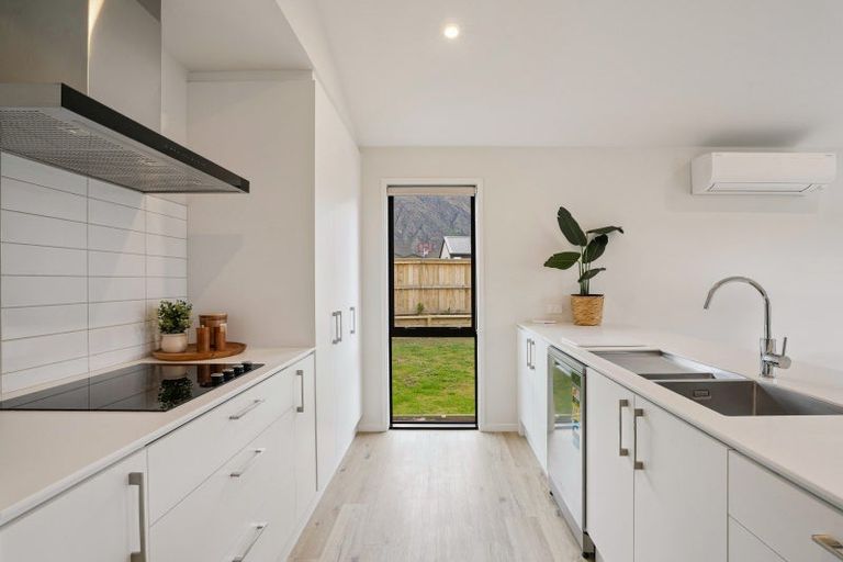 Photo of property in 45 Cheviot Street, Jacks Point, 9371