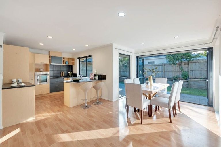 Photo of property in 34 San Valentino Drive, Henderson, Auckland, 0612