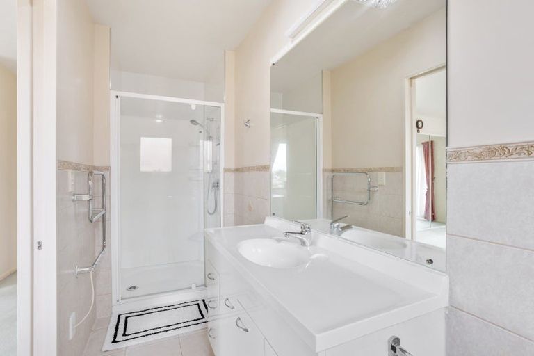 Photo of property in 17 Rosebay Rise, Henderson, Auckland, 0610