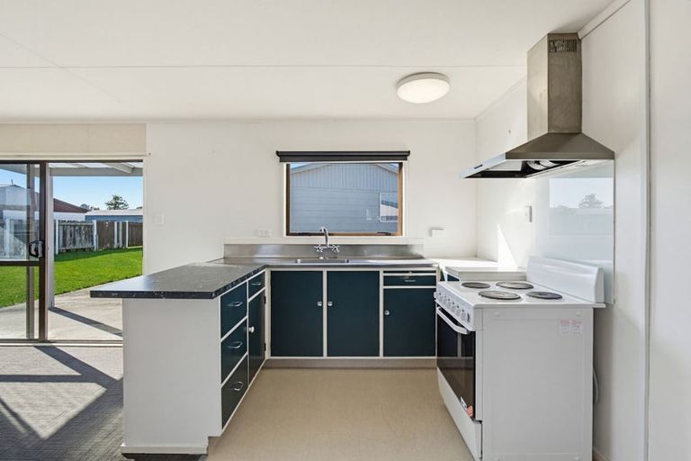 Photo of property in 26 Cumberland Place, Kelvin Grove, Palmerston North, 4414